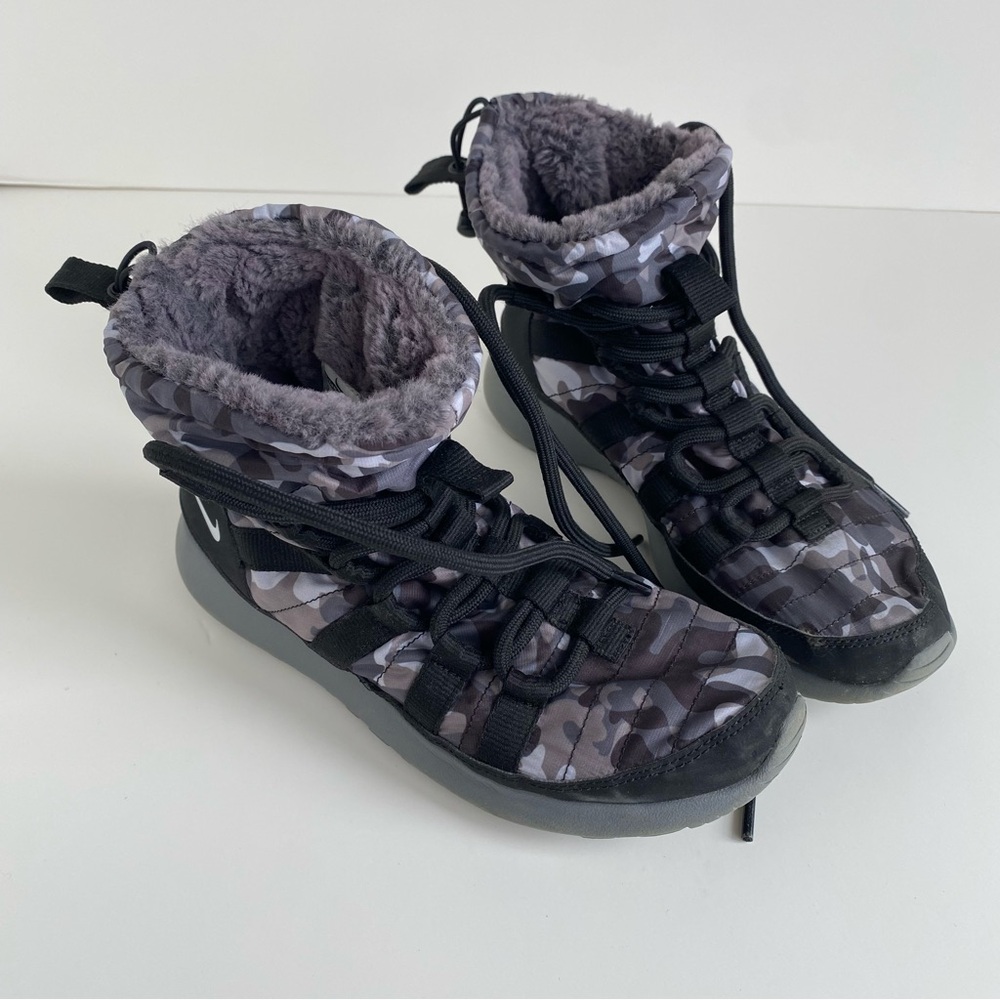 Nike Black and Gray Camo Winter Rain Boots with Plush Lining Woman's Size 6.5